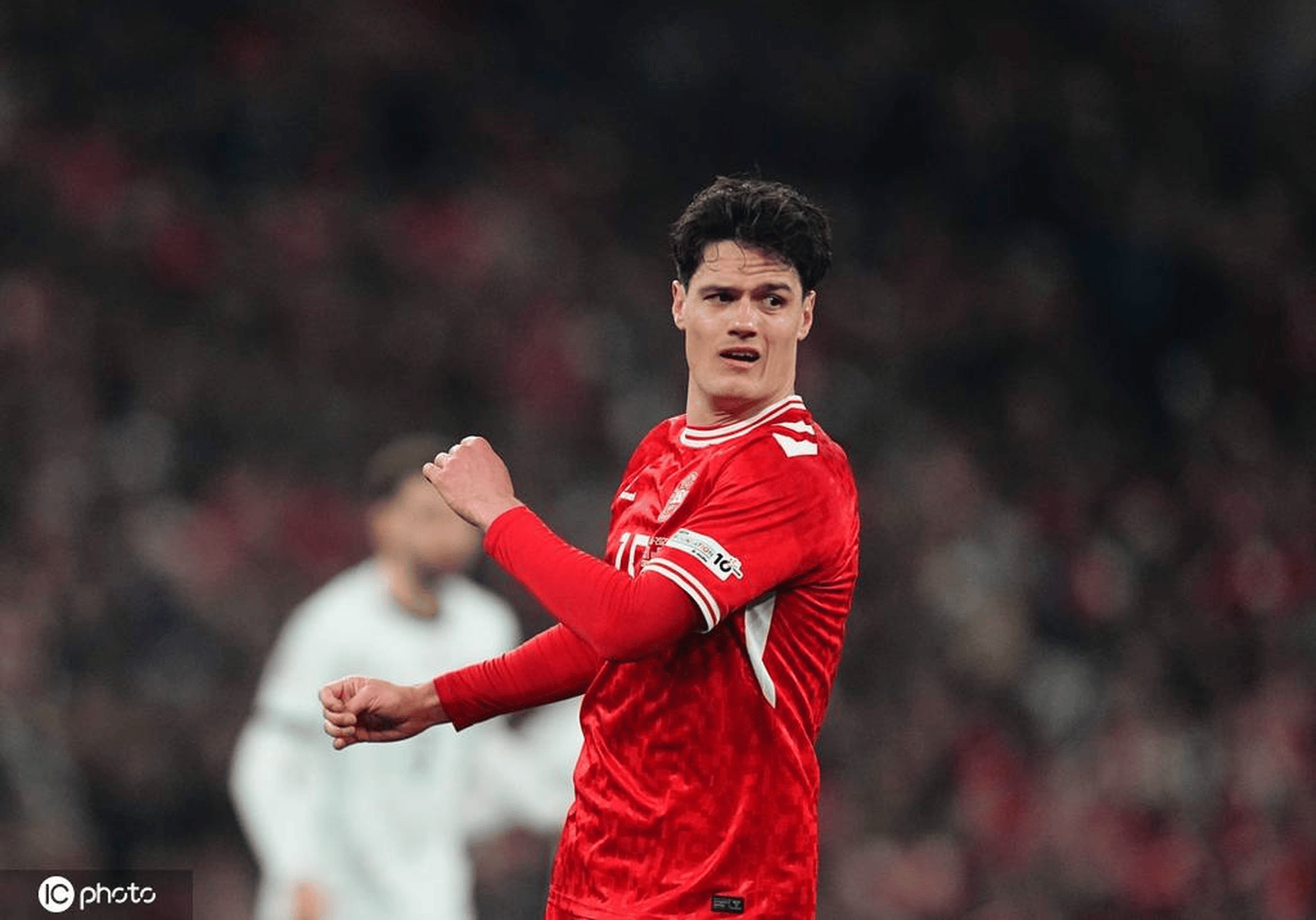 从今夜阿森纳调整名单以备欧篮联到阿森纳围绕德甲门线救险，风云突变阿森纳今夜遗憾出局的简单介绍