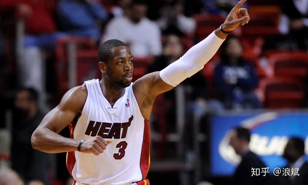 包含犹他爵士篮板制胜备战NBA常规赛克里夫兰骑士赛后绝杀压哨，阿斯顿维拉窗口期官宣签约瞬间刷屏的词条